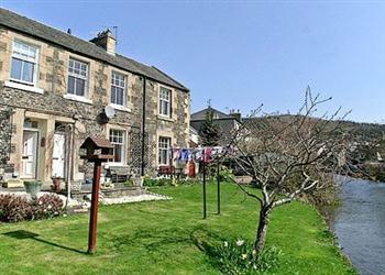 Riverbank Cottage in Peebleshire