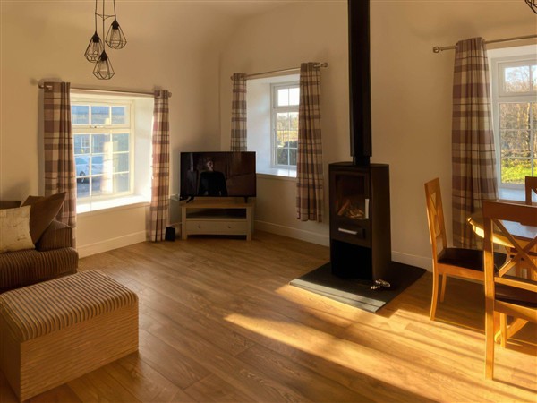 2-Bed Barn, Hot Tub & Pet Friendly near Muirkirk in Ayrshire