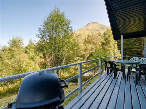 2 bedroom lodge with stunning loch, mountain views in Perthshire