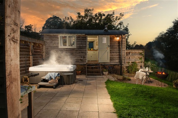 Cherry Blossom, Devon Heaven Hideaways, Kenn, Devon with hot tub