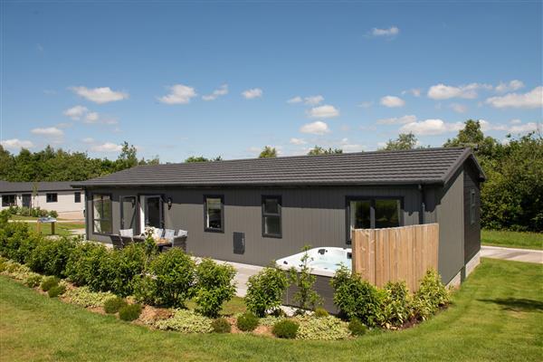 Juniper Lodge, 28 Roadford Lake Lodges - Devon