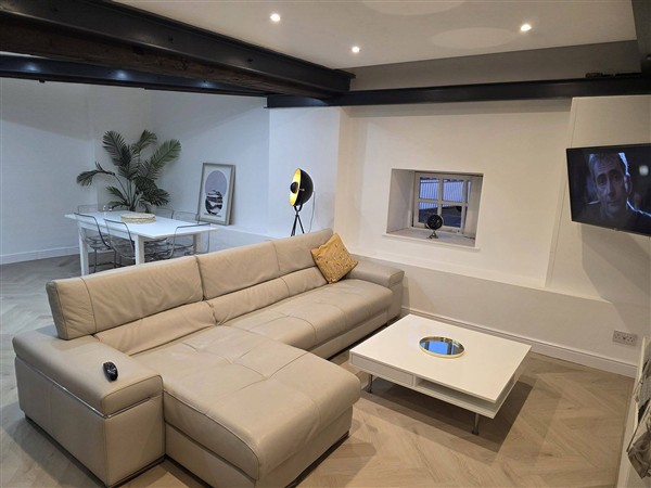 Liverpool Penthouse, sleeps 8, 