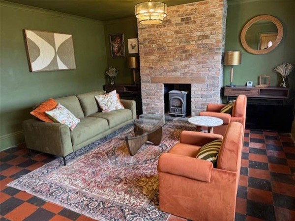 Llysawelon 2-Bed Cottage, Sleeps 5, Pets Ok in Dyfed
