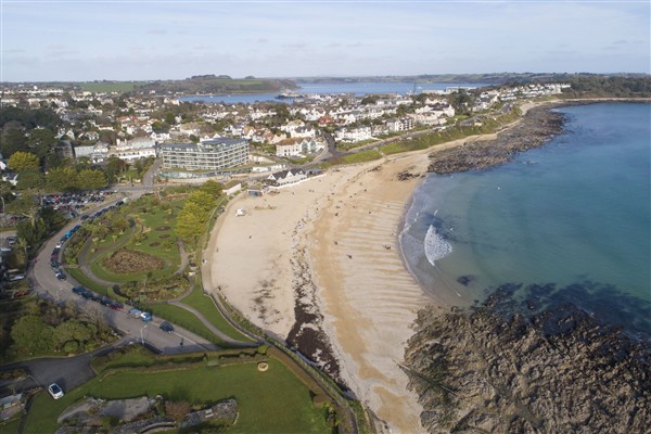 Ocean’s Eleven, The Liner in Cornwall