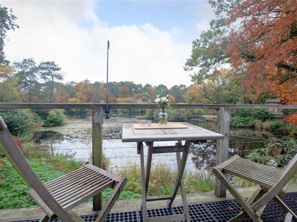 Over Lake Apartment, 1a Indio Lake in Bovey Tracey, Devon