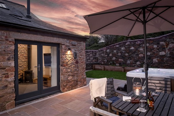 The Dairy, Higher Yalberton Farm, Paignton, Devon with hot tub