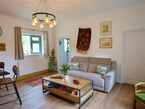 Tring Grange Cottage, Sleeps 2 with Onsite Parking in Hertfordshire