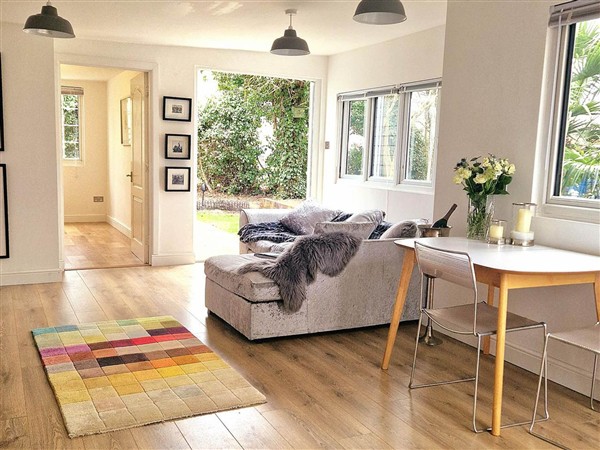 1 Bed Cottage-Museum View-Garden-Free Parking in Surrey