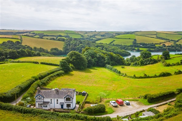 1 Scoble Cottages in South Pool, Devon