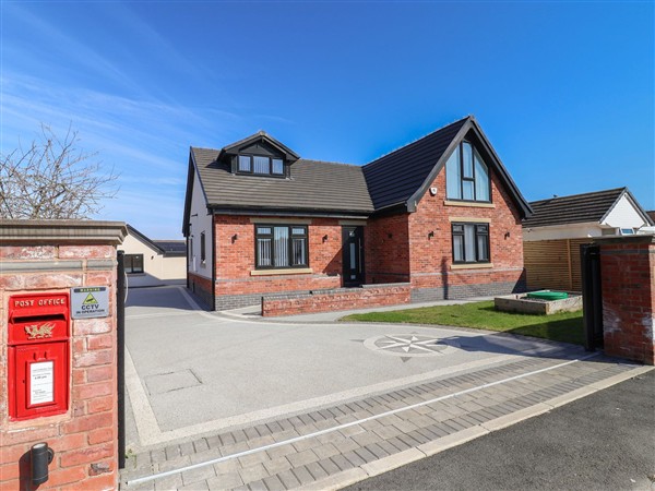 1 Talbot Drive - Clwyd