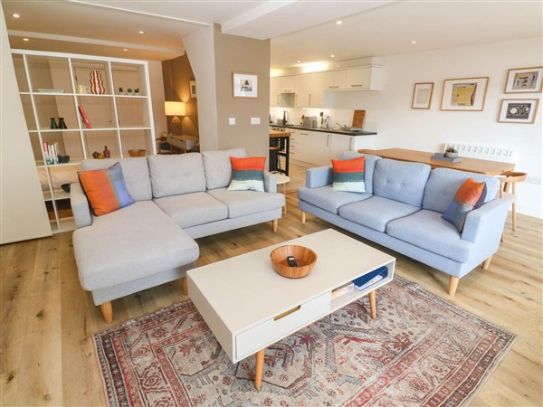 11 Fountain Court, 