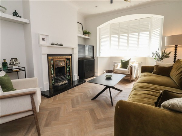 11 Sandhurst Avenue, 