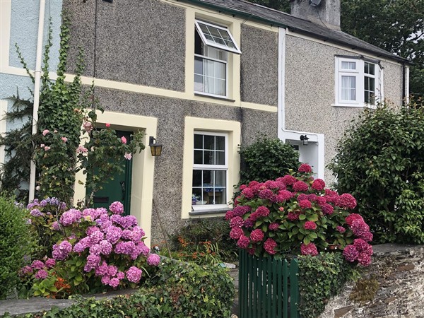 12 Glyn Terrace - Gwynedd