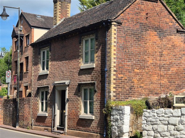 18 The Wharfage, 