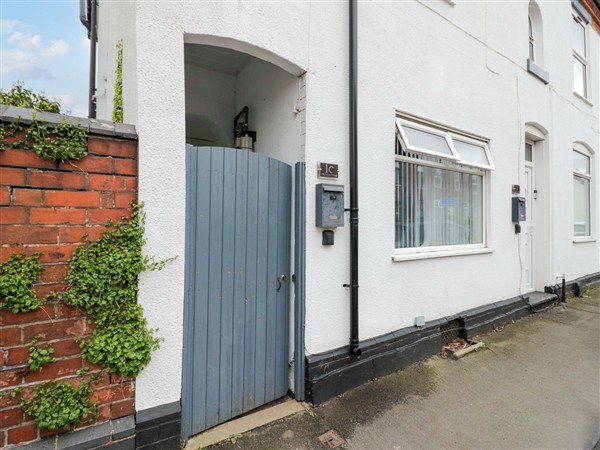 1C Highfield Road in West Midlands