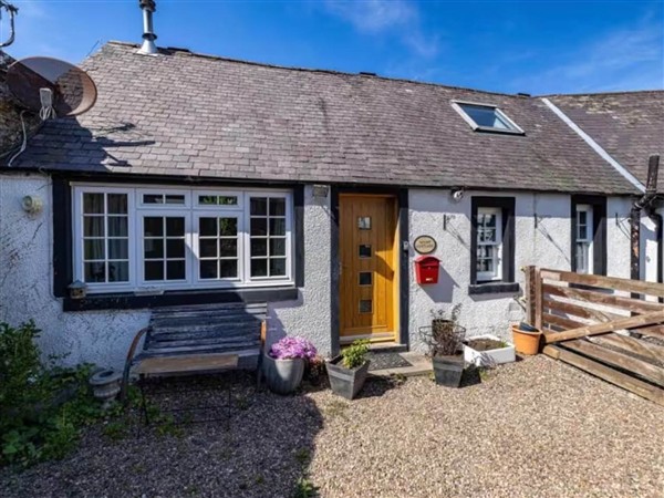 2 Bed Cottage Sleeps 4  Parking Wifi in Roxburghshire