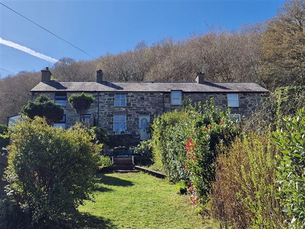 2 Bryn Eglwys, 