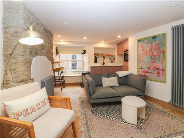 2 East Port, 