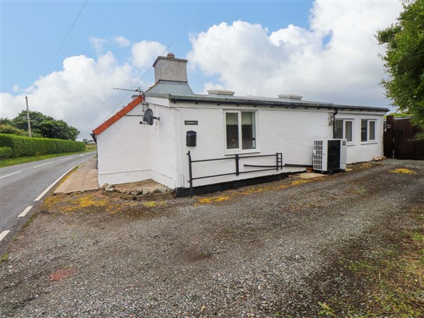 2 Llainwen in Gwynedd