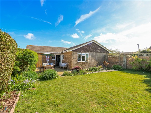 2 Trelawny Way - Isle of Wight