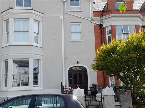 2nd Floor Apartment in Gwynedd