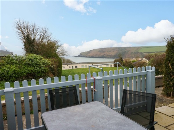 3 Devon Court - Dyfed