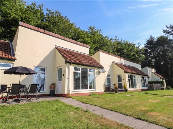 39 Manorcombe Bungalows in Honicombe Holiday Village near Drakewalls, Cornwall
