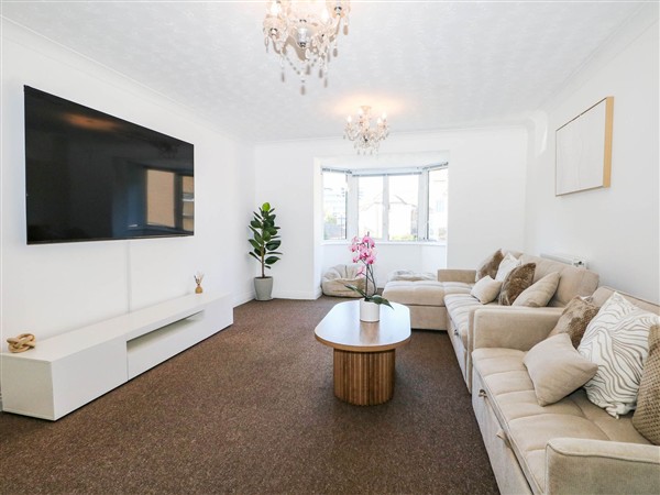 4 Atlantic Close, 