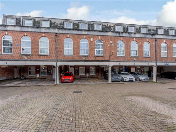 4 Eastgate in Hampshire