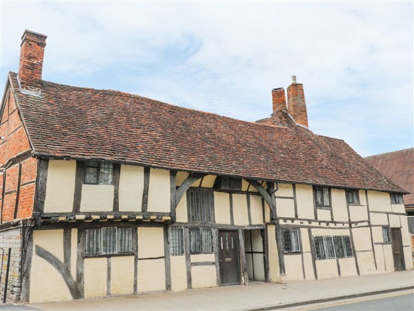 4 Masons Court in Warwickshire