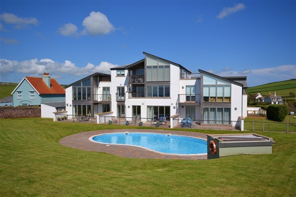 4 Ocean's Edge in Thurlestone, Devon