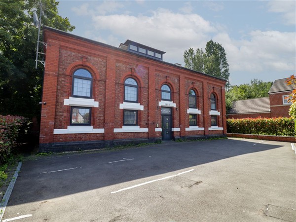 4 Pump House, 