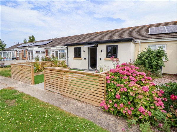 4 Willow Grove - Freehold, 