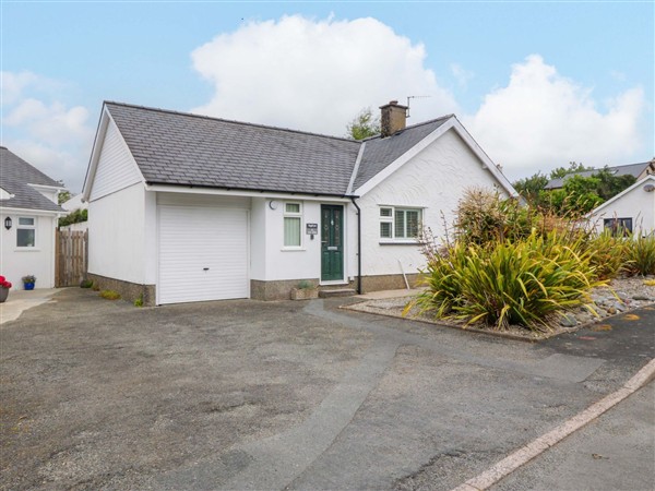 5 Ger Afon, 