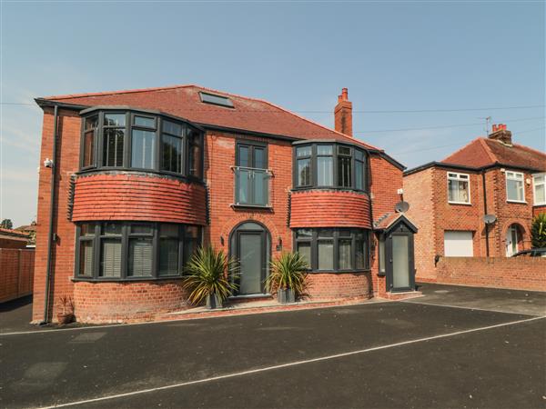 5 bed house in North Humberside