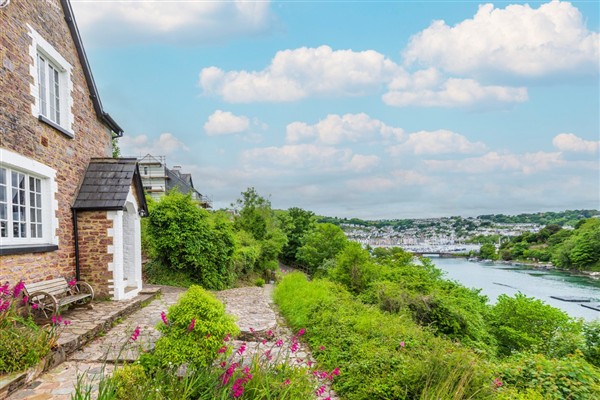 6 Church Park in Kingswear, Devon