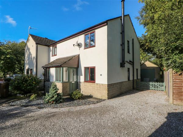 6 Hunters Green Close in Chinley, Derbyshire