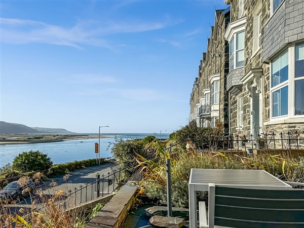 6 Porkington Terrace in Gwynedd