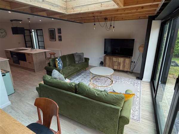 81 Lon Gogarth, 