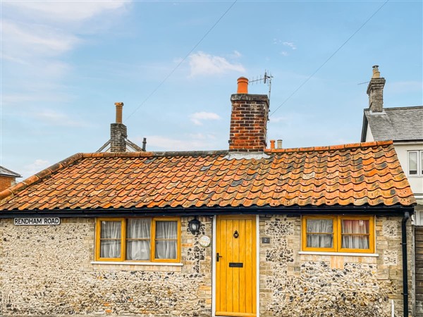 All Seasons Cottage Breaks - Corner Cottage in Suffolk