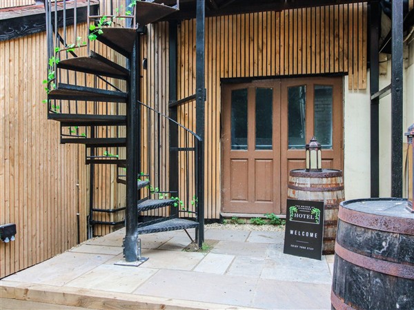 Apartment 2 The Bridge at Stanford Hotel in near Great Witley, Worcestershire