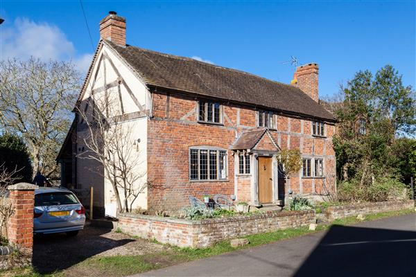 April Cottage in Eckington, Worcestershire