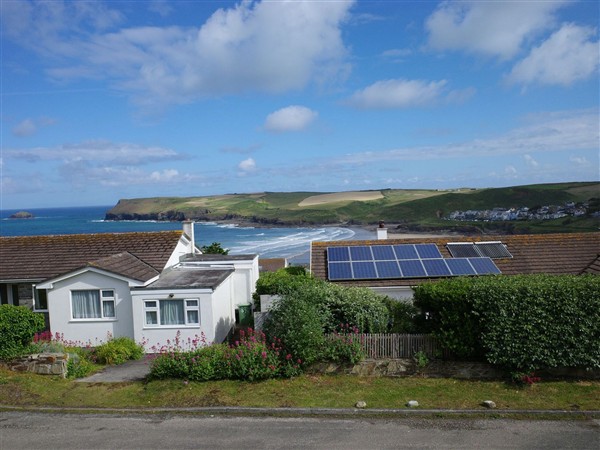 Badgers Cliff in Polzeath, Cornwall