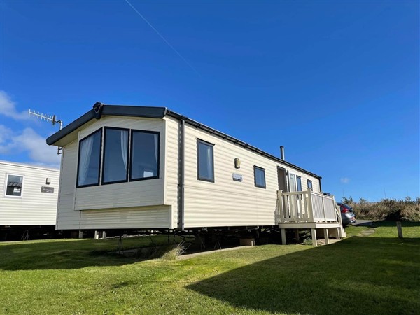 Blue Dolphin Holiday Home, 