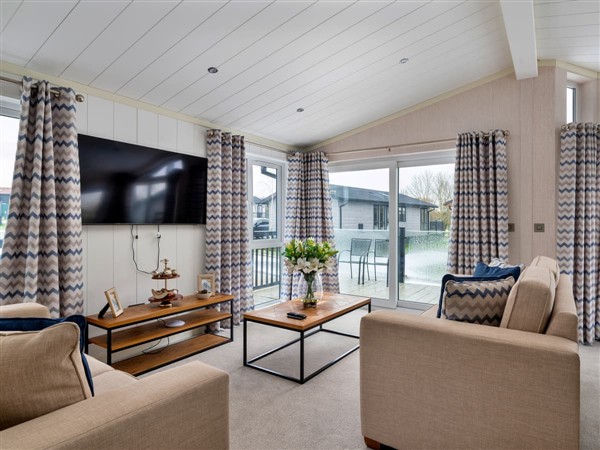 Bourn Luxury Lodge, Bourn