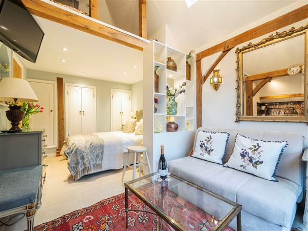Bramble Bank 'CartShed'-1 Bed Cottage-Sleeps 2 in Buckinghamshire