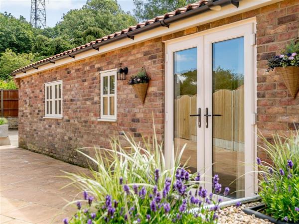 Bray Holiday Cottages - Woodcutters Cottage in Fullerby, near Horncastle, Lincolnshire