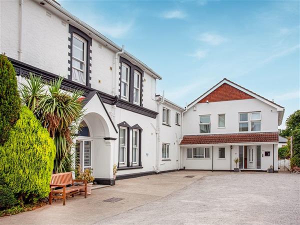 Broadshade Holiday Apartments - Six in Paignton, Devon