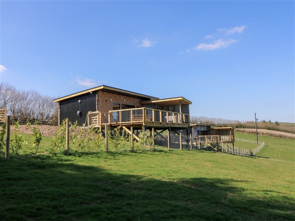 Bryn Hafod, Llanddewi near Llandrindod Wells, Powys with hot tub