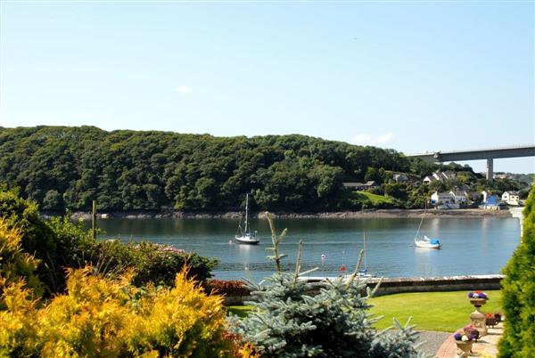 Burton Ferry Holiday Cottages - Trinity Lodge in Dyfed